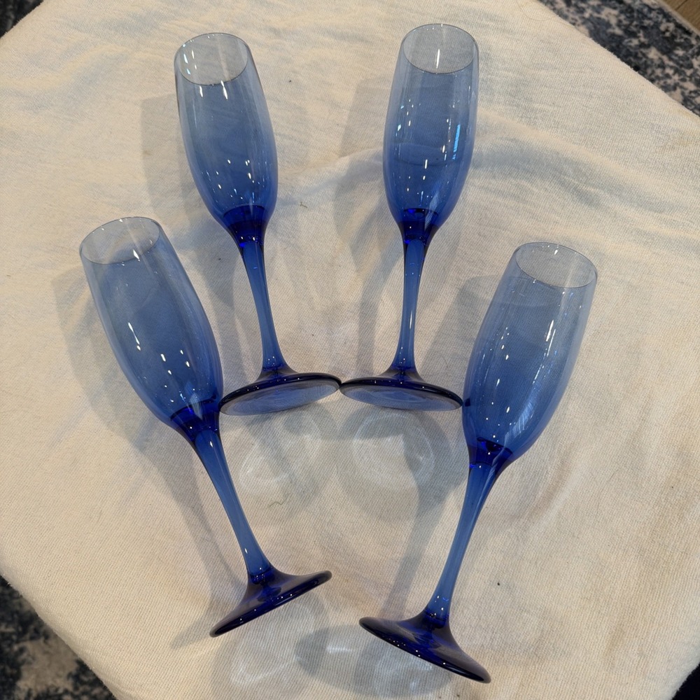 Lot of 4 VTG 9" Cobalt Blue Stemmed Champagne Flutes Glasses